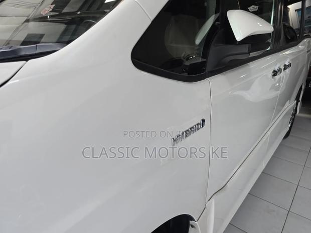 Toyota Noah 1.8 FWD Hybrid (7 seater) 2020 White