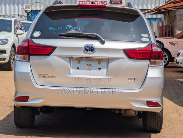 Toyota Corolla Fielder 1.5 Hybrid FWD 2018 Silver