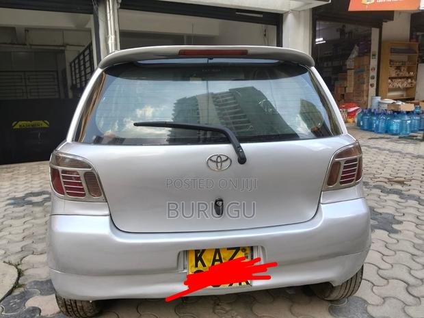 Toyota Vitz 2000 Silver
