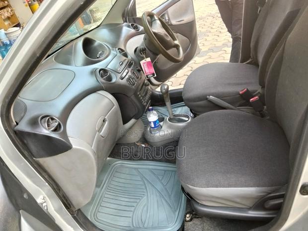 Toyota Vitz 2000 Silver