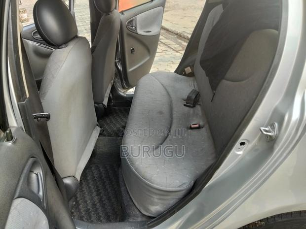 Toyota Vitz 2000 Silver