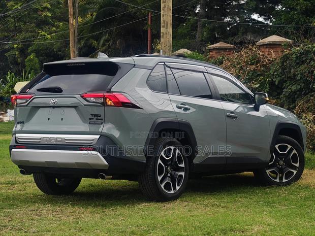 Toyota RAV4 Adventure 2021 Green