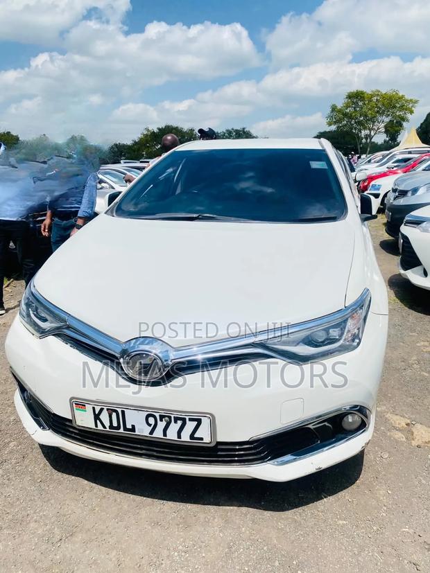 Toyota Auris 2016 Pearl
