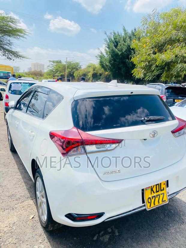 Toyota Auris 2016 Pearl