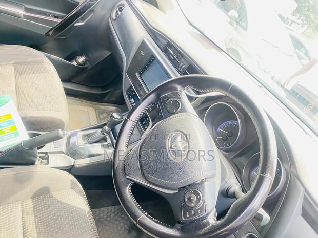 Toyota Auris 2016 Pearl