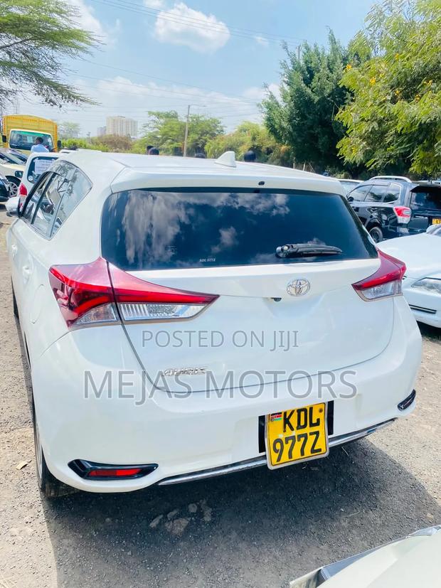 Toyota Auris 2016 Pearl