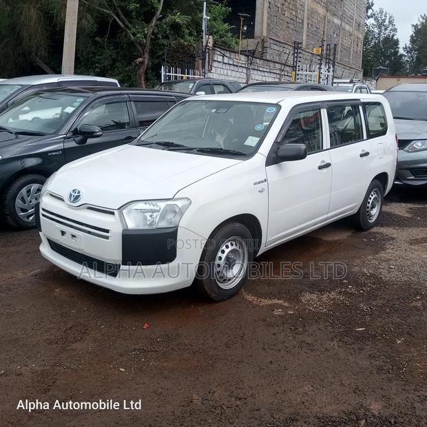 Toyota Probox 1.5 Hybrid DX Comfort 2019 White