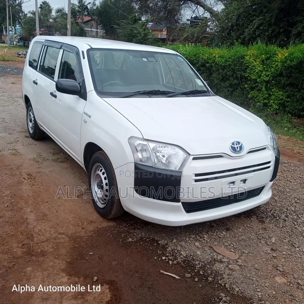 Toyota Probox 1.5 Hybrid DX Comfort 2019 White