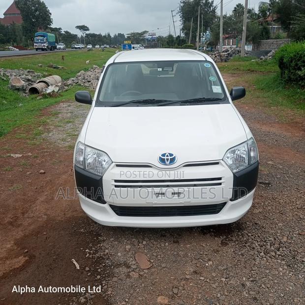 Toyota Probox 1.5 Hybrid DX Comfort 2019 White