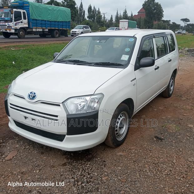 Toyota Probox 1.5 Hybrid DX Comfort 2019 White