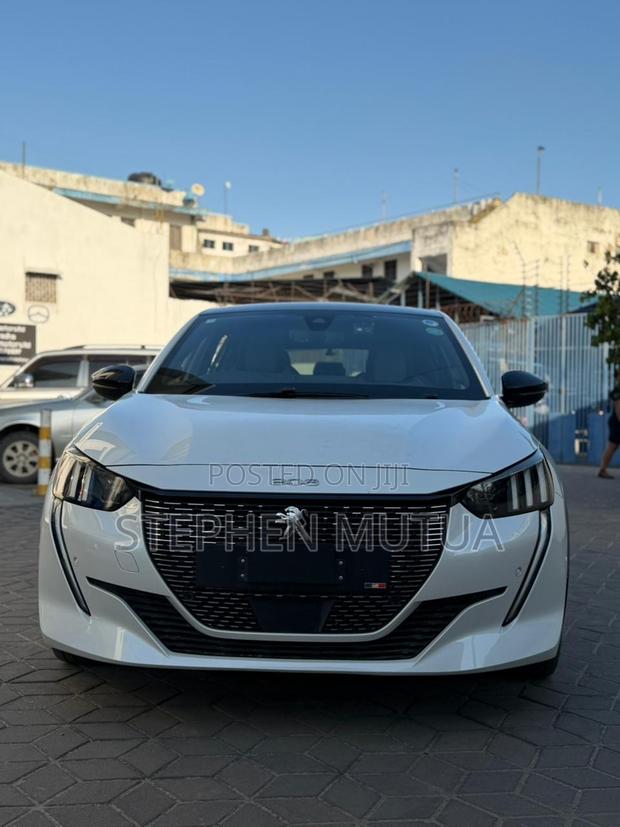 Peugeot 208 2021 White