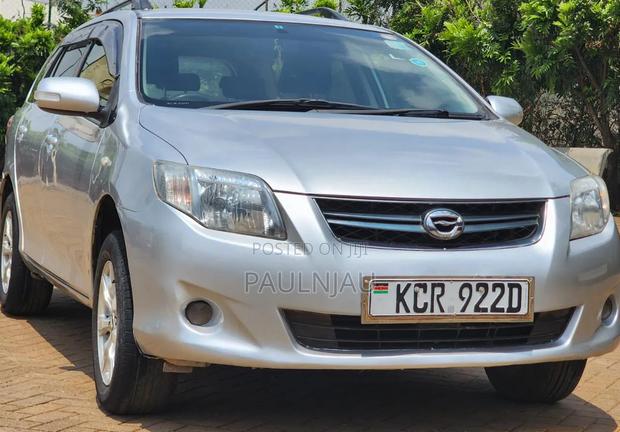 Toyota Corolla Fielder 2011