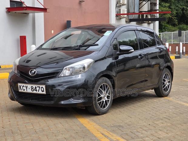 Toyota Vitz 2013 Black