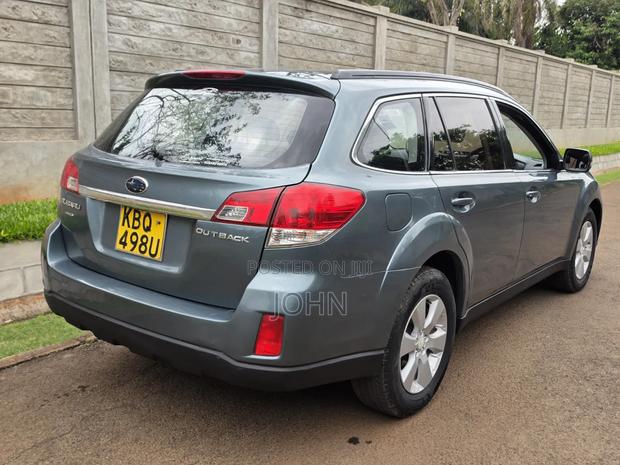 Subaru Outback 2.5i Premium 2011 Blue