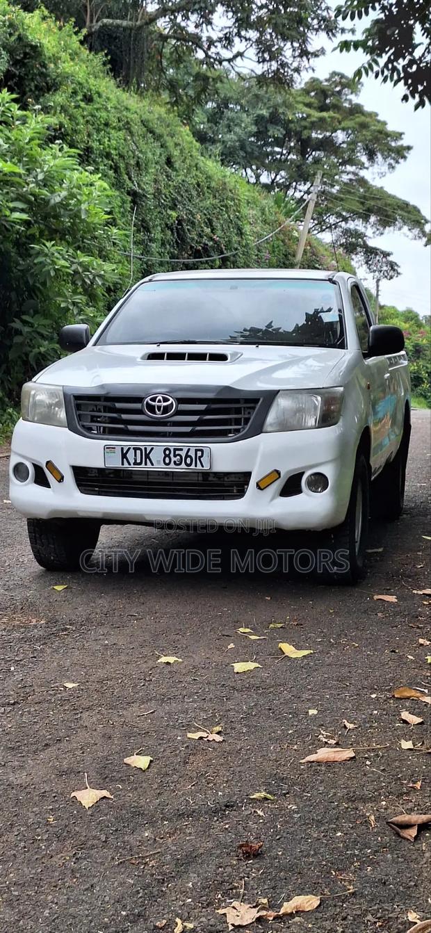 Toyota Hilux 2015 White