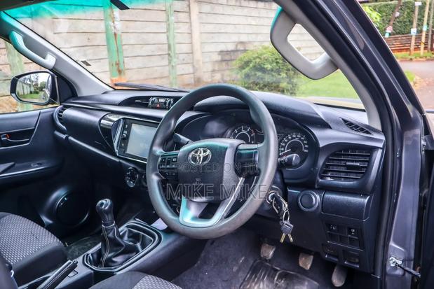 Toyota Hilux 2021 Gray