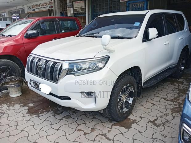 Toyota Land Cruiser Prado 2.7 2018 White