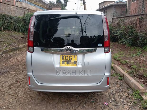 Toyota Noah 2014 Silver