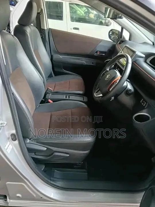Toyota Sienta 1.5 AWD (6-seater) 2018 Silver