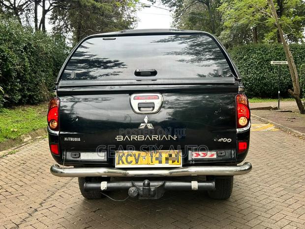 Mitsubishi L200 Double Cab 2.5 136hp 4WD 2013 Black