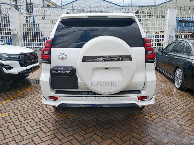 Toyota Land Cruiser Prado 2.8 2019 White