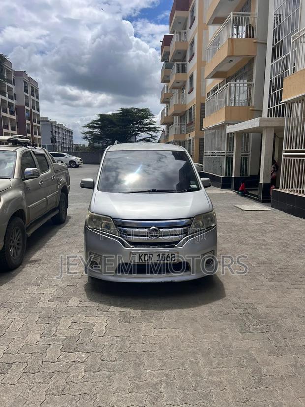 Nissan Serena 2010 Silver