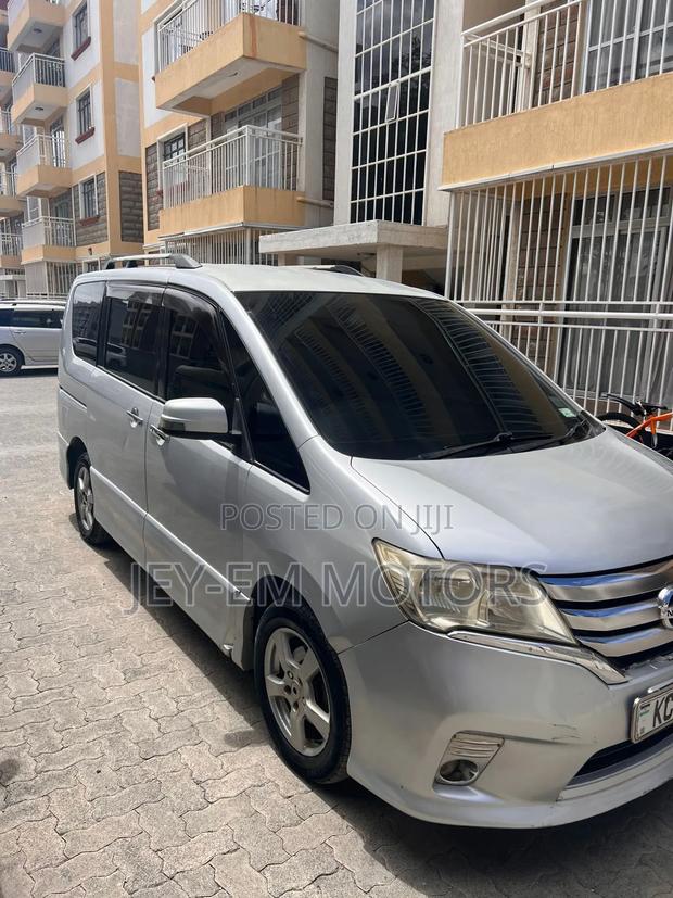 Nissan Serena 2010 Silver