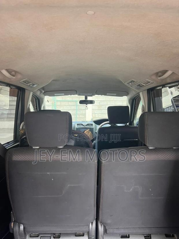 Nissan Serena 2010 Silver