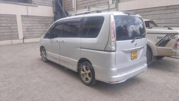 Nissan Serena 2010 Silver