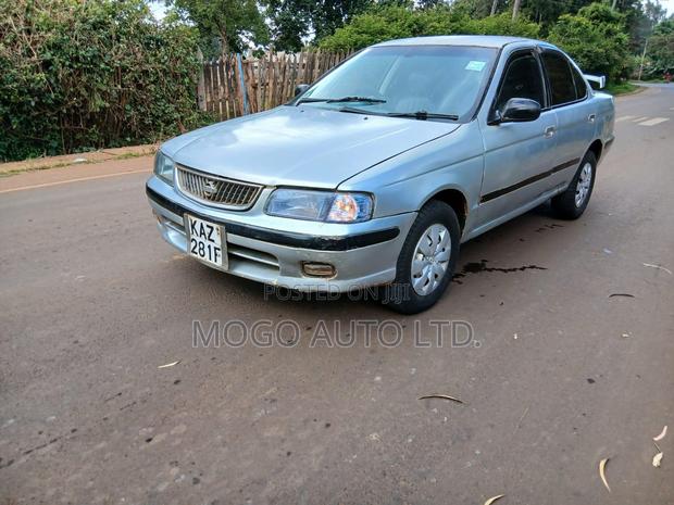 Nissan Sunny 2000 Silver