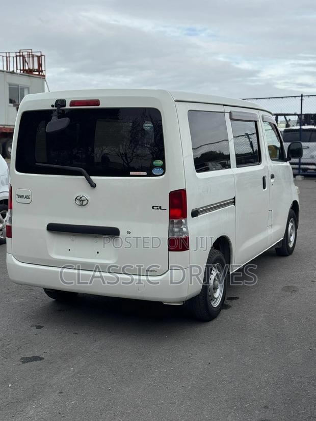 Toyota TownAce 2018 White