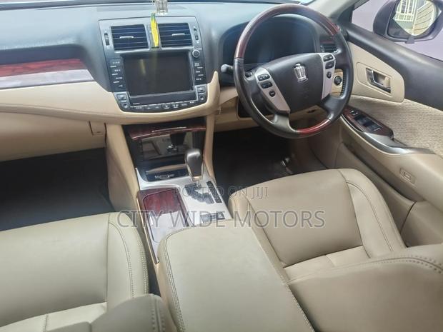 Toyota Crown 2012 Silver