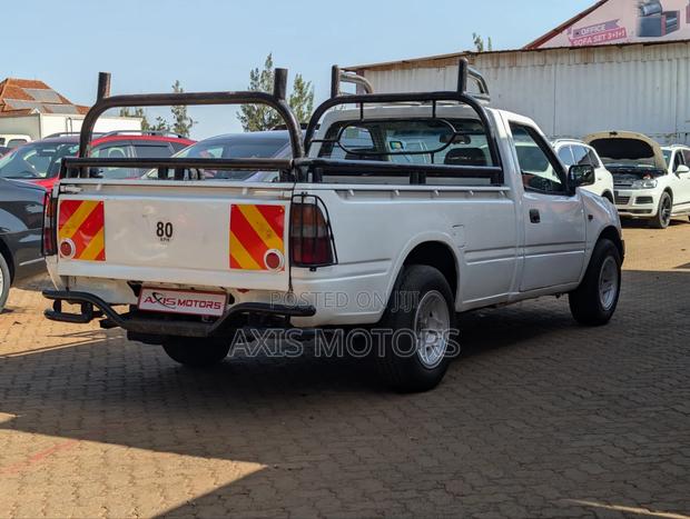 Isuzu KB 1998 White