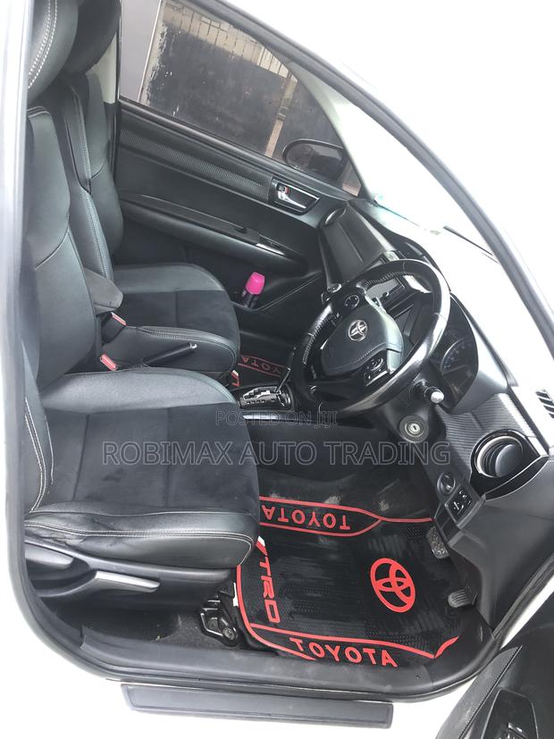 Toyota Corolla Fielder 1.5 Hybrid FWD 2014 White