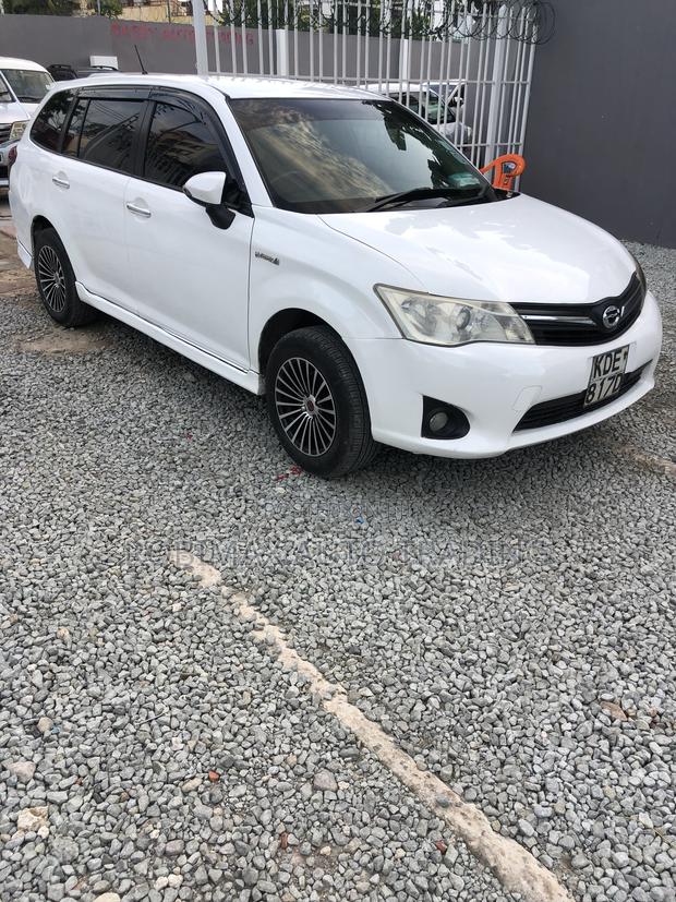 Toyota Corolla Fielder 1.5 Hybrid FWD 2014 White