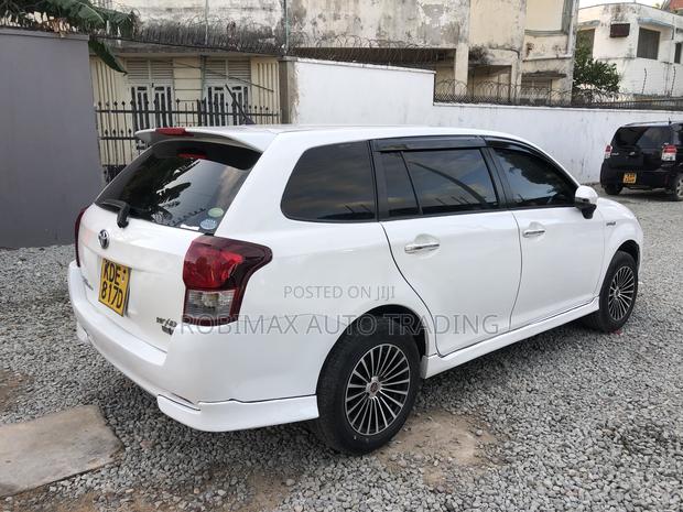 Toyota Corolla Fielder 1.5 Hybrid FWD 2014 White