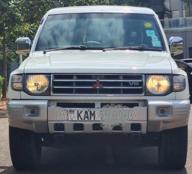 Mitsubishi Pajero 1999 White