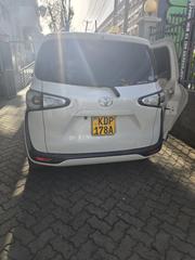 Toyota Sienta 2016 White for sale