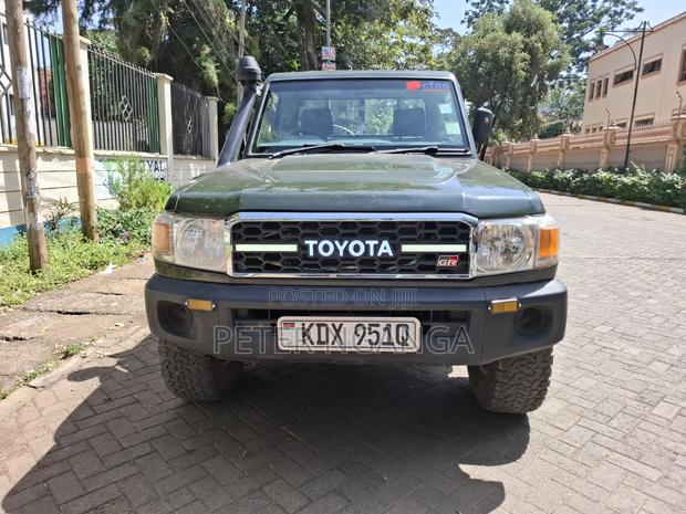Toyota Land Cruiser 2014 Green