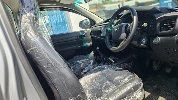 Toyota Hilux 2019 Silver