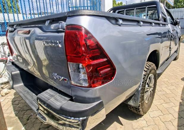 Toyota Hilux 2019 Silver
