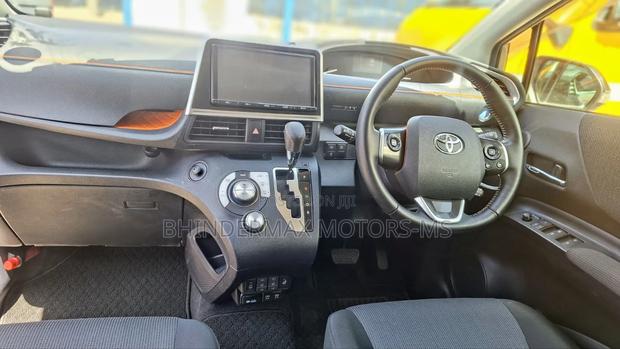 Toyota Sienta 1.5 Hybrid FWD (6-seater) 2020 Gold