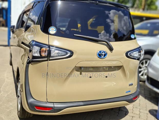 Toyota Sienta 1.5 Hybrid FWD (6-seater) 2020 Gold