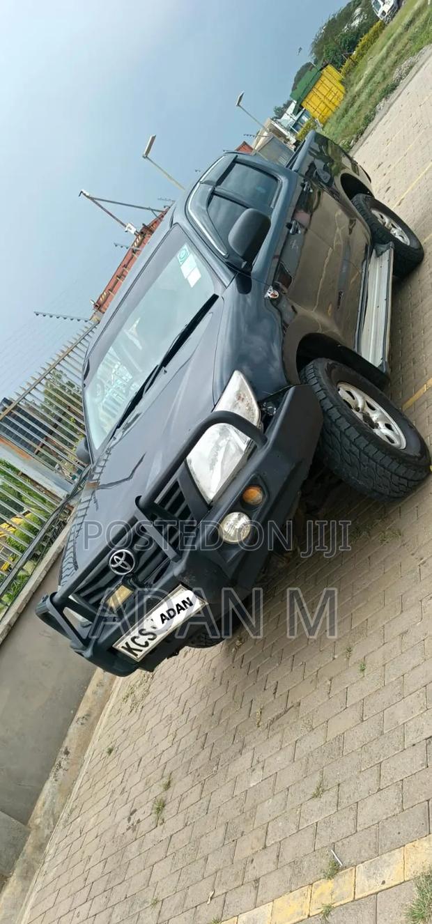 Toyota Hilux 2013 Black