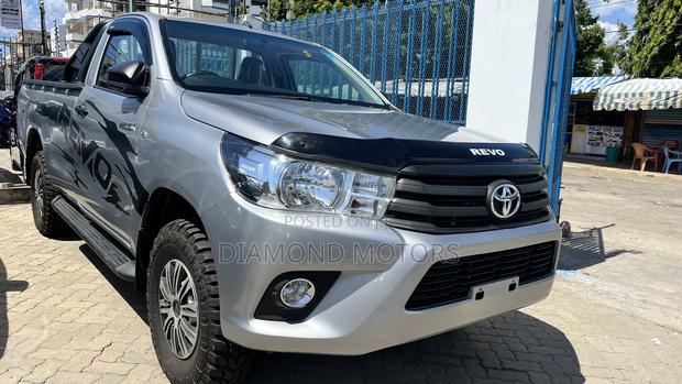 Toyota Hilux Revo Smart Cab Deisel 2.4 AWD 2019 Silver