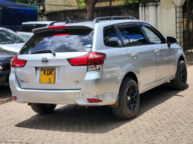 Toyota Corolla Fielder 2017 Silver