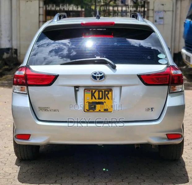 Toyota Corolla Fielder 2017 Silver