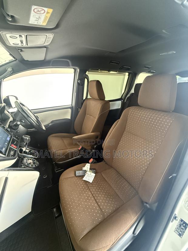 Toyota Noah 2.0 FWD (7 Seater) 2019 White
