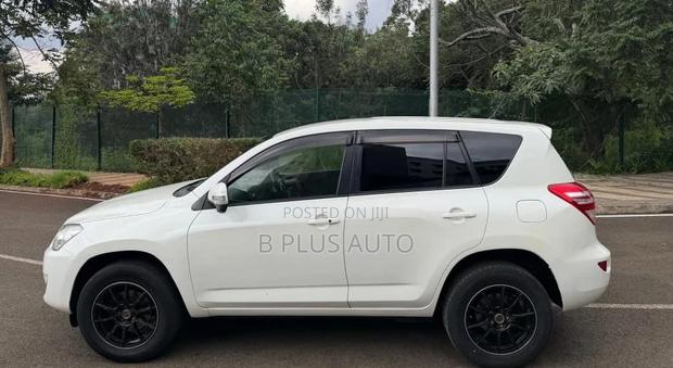 Toyota RAV4 2012 White