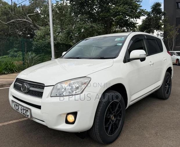 Toyota RAV4 2012 White